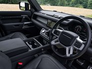 Land Rover Defender P400e XS Edition 10