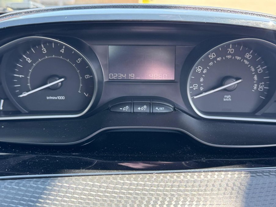 2018 Peugeot 208 — image 24