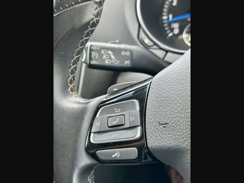 Volkswagen Golf R 2.0 DSG (Wingback) DCC 47