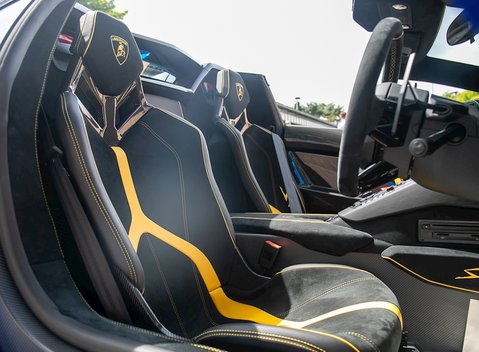 Lamborghini Aventador SV LP750-4 Roadster 14