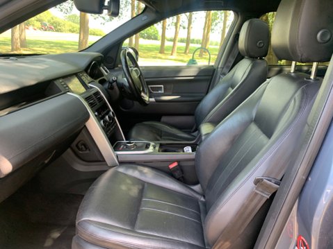 Land Rover Discovery Sport TD4 HSE BLACK 8