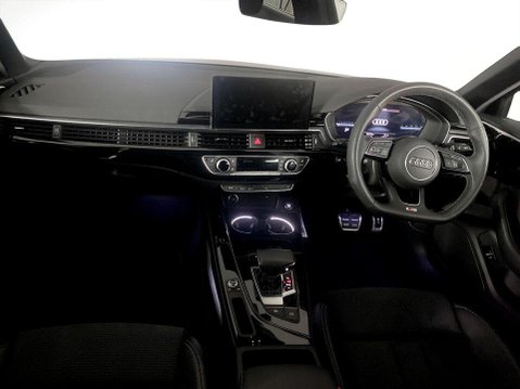 Audi A4 2.0 TFSI 35 Black Edition Estate 5dr Petrol S Tronic Euro 6 (s/s) (150 ps) 18