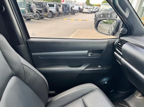 Toyota Hilux INVINCIBLE X 4WD D-4D DCB 26