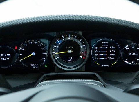 Porsche 911 GT3 Touring (992) 15