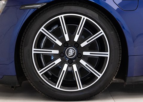 Porsche Taycan TURBO 