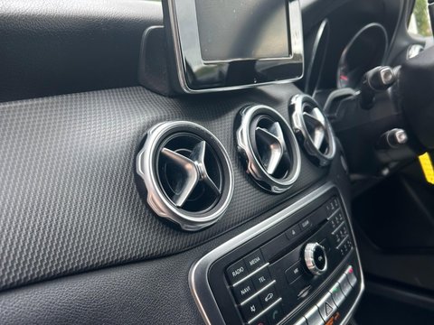 Mercedes-Benz GLA 1.6 GLA200 SE (Executive) Euro 6 (s/s) 5dr 14