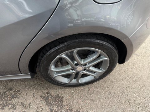 Mercedes-Benz A Class 1.6 A180 Sport 7G-DCT Euro 6 (s/s) 5dr 29