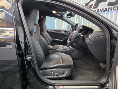 Audi RS4 4.2 FSI V8 Estate 5dr Petrol S Tronic quattro Euro 5 (450 ps) 35