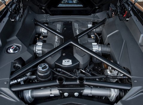 Lamborghini Aventador S LP740-4 Roadster 30