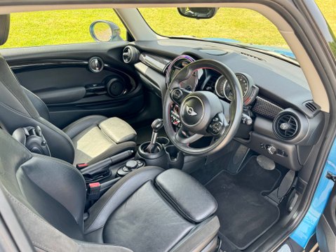 Mini Hatch COOPER S 19