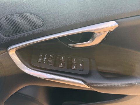 Volvo V40 2.0 T3 R-Design Nav Euro 6 (s/s) 5dr 27