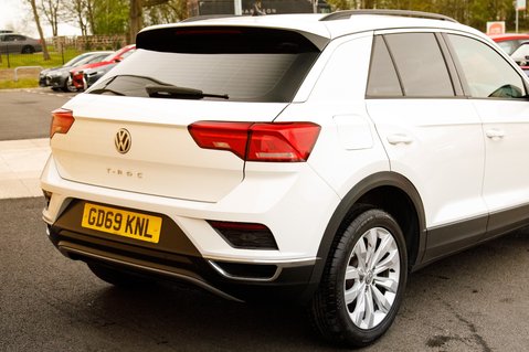 Volkswagen T-Roc SE TSI 8