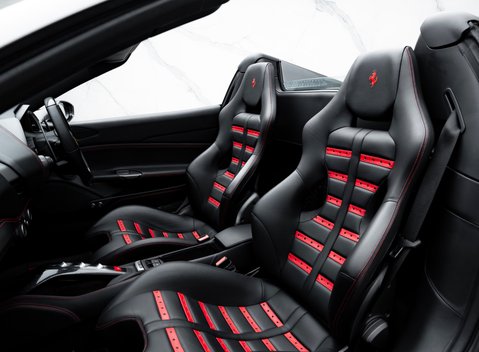 Ferrari 488 SPIDER 19