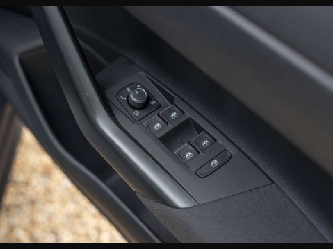 Volkswagen Polo 1.0 Polo R-Line TSI Semi-Auto 5dr 32