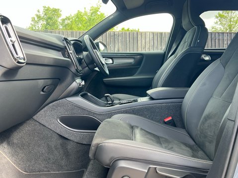 Volvo XC40 B4 PLUS AWD MHEV 3