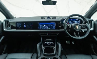 Porsche Cayenne TURBO E-HYBRID 20