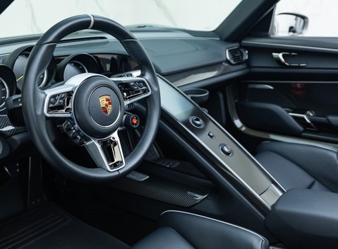 Porsche 918 Spyder 24