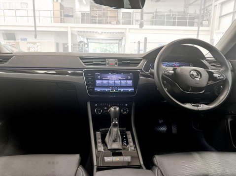 Skoda Superb 2.0 TDI Laurin & Klement Estate 5dr Diesel DSG Euro 6 (s/s) (200 ps) Air Co 19