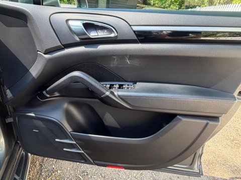 Porsche Cayenne D V6 TIPTRONIC S 32