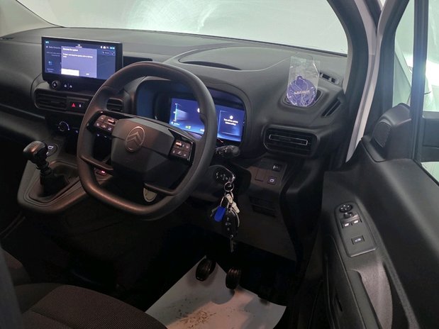 Citroen Berlingo BERLINGO XL DIESEL1.5 Blue HDi 100ps Van Driver 17