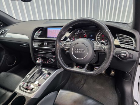 Audi RS4 4.2 FSI V8 Estate 5dr Petrol S Tronic quattro Euro 5 (450 ps) 19