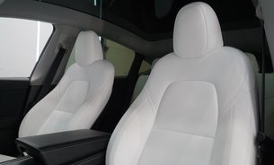 Tesla Model Y LONG RANGE AWD Comfort Suspension White Interior One Owner GROK AI VAT Q 21