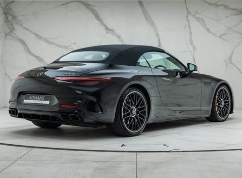 Mercedes-Benz SL Class SL63 AMG PERFORMANCE 8