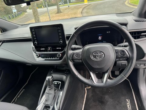 Toyota Corolla ICON TECH 8