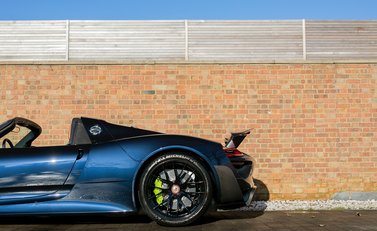 Porsche 918 Spyder Weissach 38