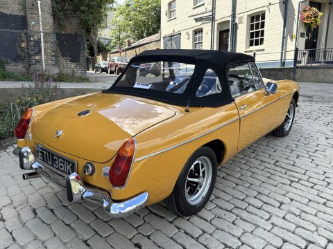 MG B ROADSTER 11