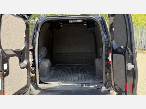 Ford Transit Courier SPORT 14