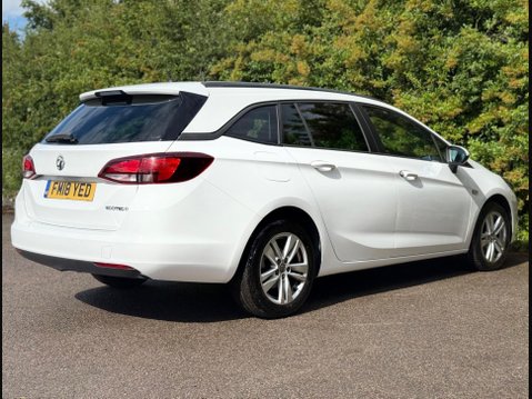 Vauxhall Astra 1.6 CDTi ecoTEC BlueInjection Design Sports Tourer Euro 6 (s/s) 5dr 11