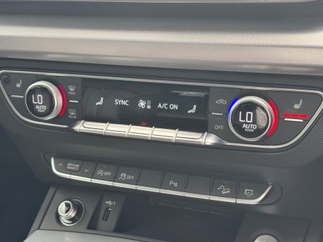 Audi Q5 2.0 TDI Sport SUV 5dr Diesel S Tronic quattro Euro 6 (s/s) (190 ps) 34