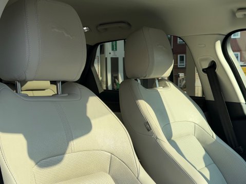 Jaguar F-Pace R-DYNAMIC S 33