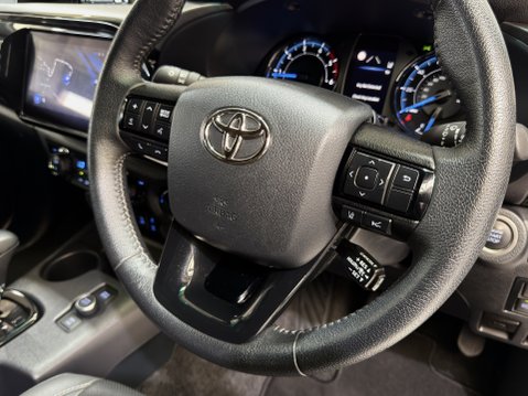 Toyota Hilux INVINCIBLE X 4WD 48V MHEV AUTO 36