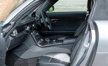 Mercedes-Benz SLS AMG Roadster 15