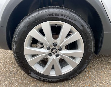 SEAT Arona 1.0 Arona SE Technology TSi Semi-Auto 5dr 14