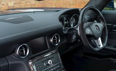 Mercedes-Benz SLS AMG 16