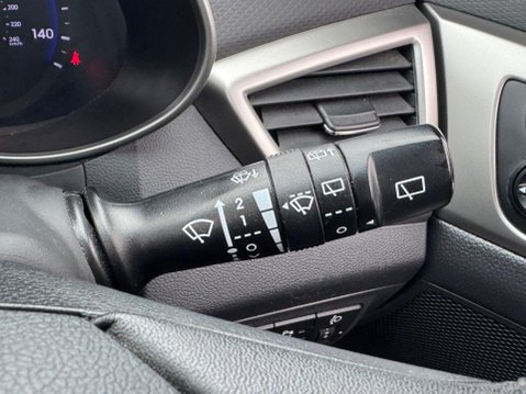 Hyundai Veloster 1.6 GDi Sport Euro 5 4dr 25