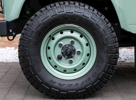 Land Rover Defender 110 Heritage Station Wagon 10