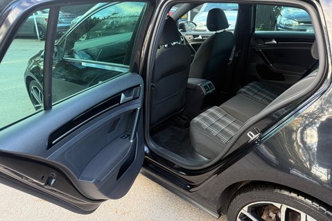 Volkswagen Golf GTD -TWO OWNERS -£20 ROAD TAX -9 SERVICES - ORIGINAL & UNMODIFIED -KEYLESS 27