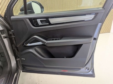 Porsche Cayenne 4.0 Cayenne T S E-Hybrid Auto 4WD 5dr 34