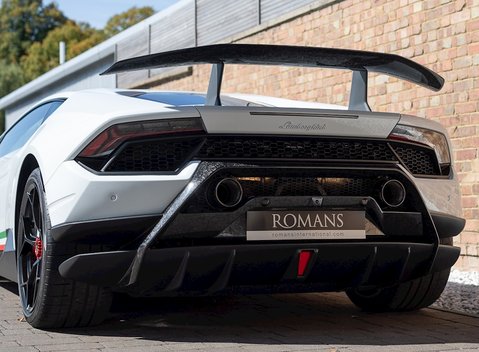 Lamborghini Huracan LP640-4 Performante 23