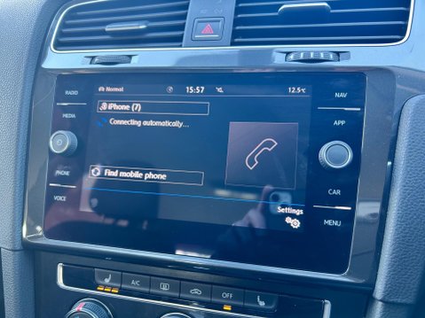 Volkswagen Golf SE NAVIGATION TSI BLUEMOTION TECHNOLOGY DSG 24