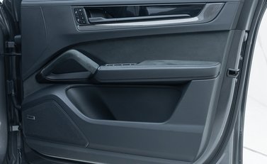 Porsche Cayenne TURBO E-HYBRID GT 23