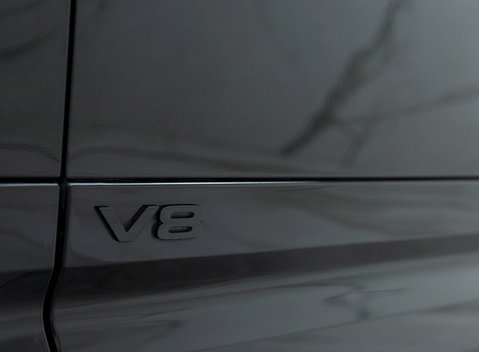 Land Rover Defender 90 V8 Bond Edition 24