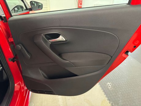 Volkswagen Polo 1.0 Polo S AC 5dr 31