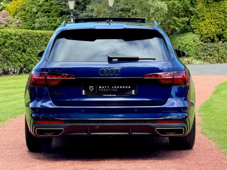 Audi A4 AVANT TFSI S LINE BLACK EDITION MHEV 30