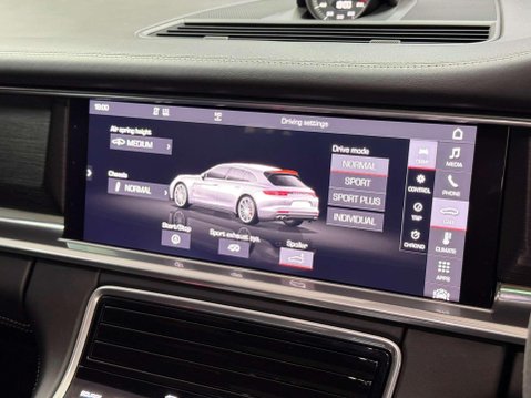 Porsche Panamera 4.0T V8 GTS Sport Turismo 5dr Petrol PDK 4WD Euro 6 (s/s) (460 ps) 71