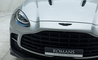 Aston Martin DBX 707 32